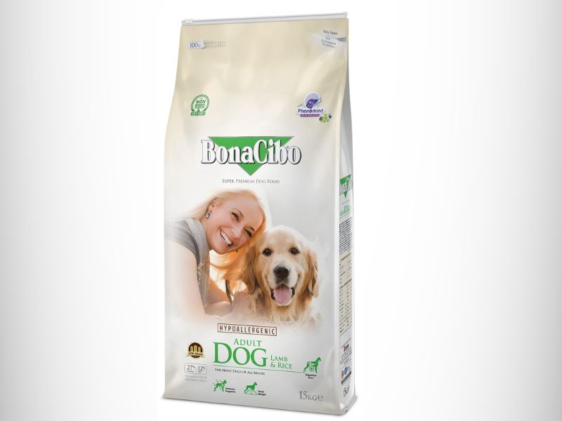 Bonacibo Super Premium Hrana za Odrasle Pse sa Jagnjetinom i Pirinčem na sivoj pozadini
